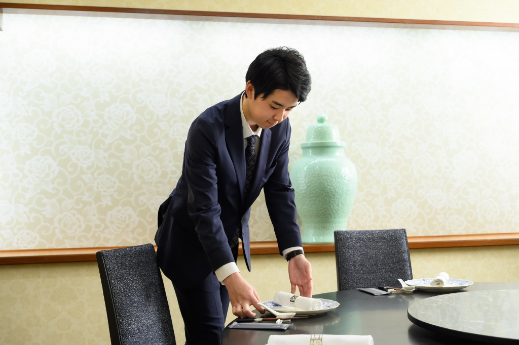 中国料理「後楽園飯店」（後楽園ホールビル2F）(東京都文京区/水道橋駅/ホールスタッフ)_1